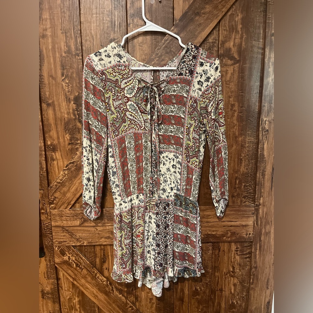 American eagle outfitters women’s size medium paisley pattered romper - shorts‎